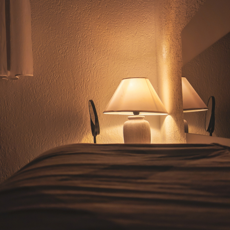 اختاري تركيبات إضاءة هادئة التي لا يعتمد على العناصر القوية الإنارة