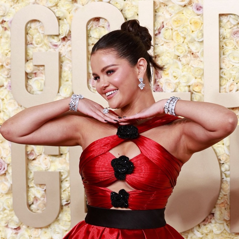 استلهمي إطلالة الأقراط العصرية من تنسيقات مشاهير العالم 