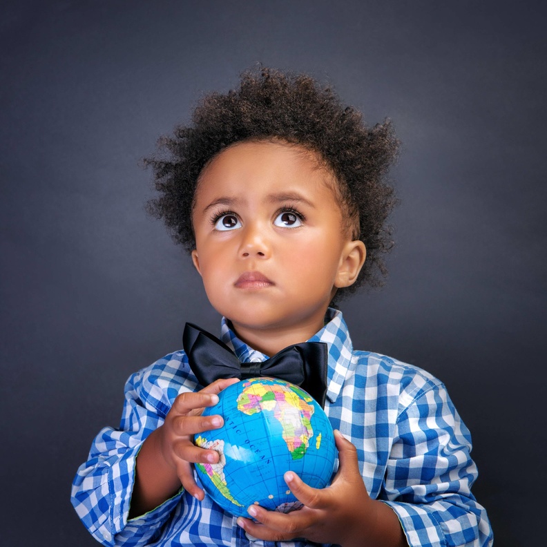 الخيال الواسع وتعدد الأفكار من العلامات التي تدل على أن الطفل شديد الذكاء