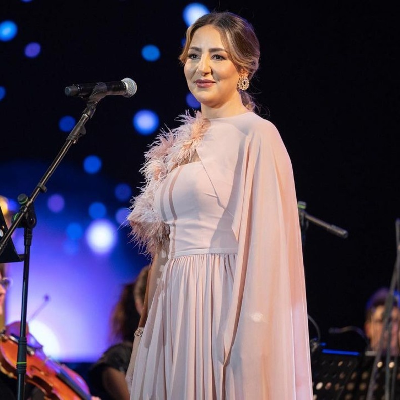 "سوسن البهيتي" أول فنانة سعودية تشارك في حفل الفنان العالمي أندريا بوتشلي في مرايا العلا