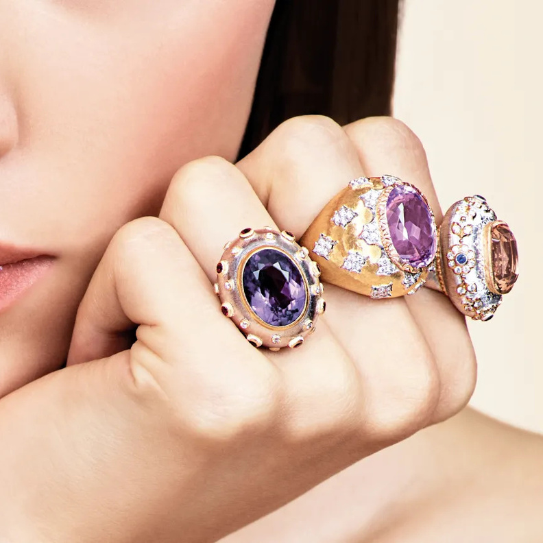 تألقي في سهرات فبراير بأجمل مجوهرات الجمشت الفاخرة