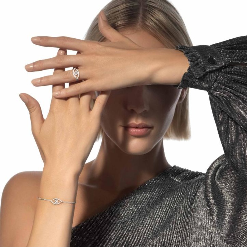 لإطلالة كالملكات.. إليكٍ تصاميم خواتم أحجار كريمة ذهب للنساء