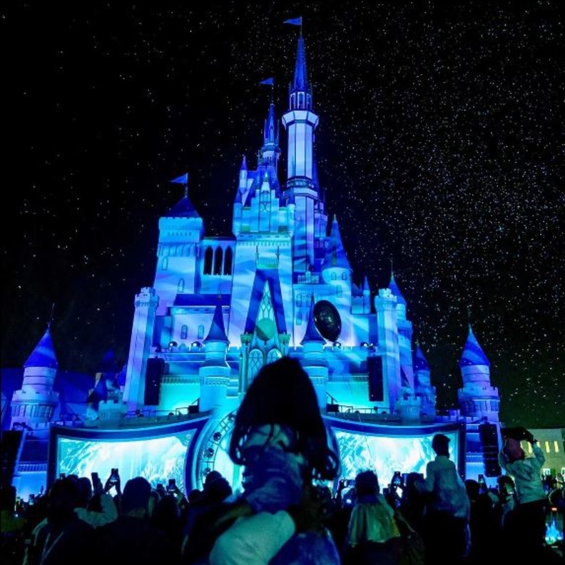 عروض تفاعلية وحفلات موسيقية حيّة.. إليك أبرز ما ينتظرك في "ديزني ذا كاسل"