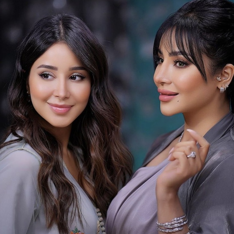  لجين وأسيل عمران بقطع مجوهرات خلابة خلال عام 2023