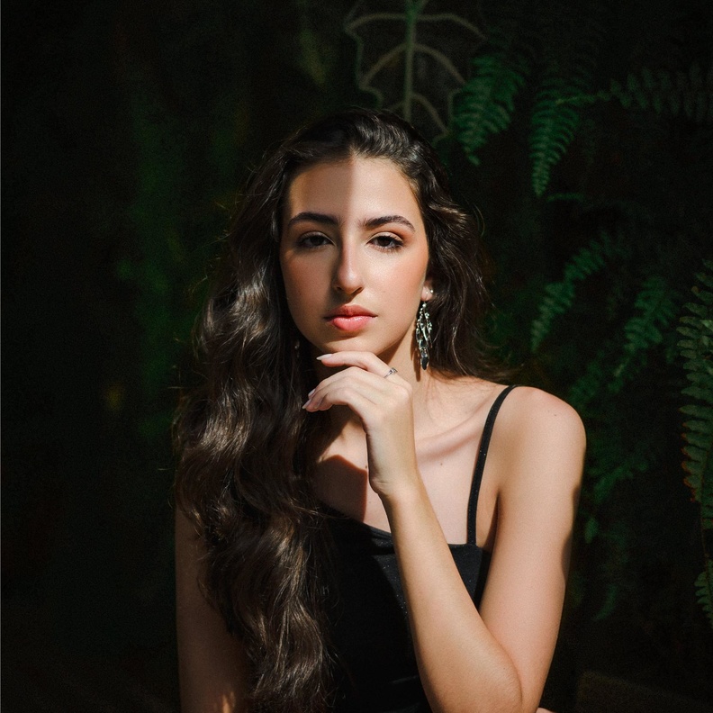 4 خطوات واستراتيجيات أساسية لتتخلّصي من الارتباك عند مواجهة الناس... لا تفوتك