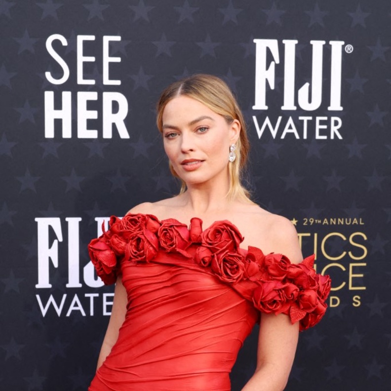 نجمات هوليوود في 2024 Critics Choice Awards بتصاميم مجوهرات فارهة