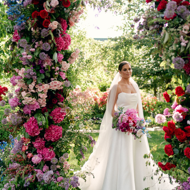 لوحة ألوان زفاف مستوحاة من اللون الأرجواني الفاتح لعام 2024