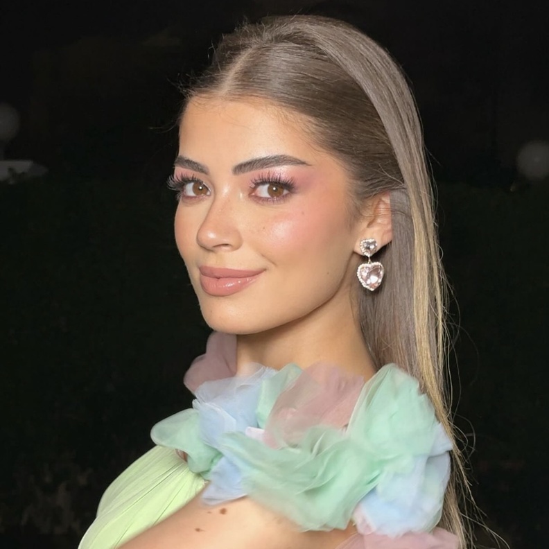 ليلى أحمد زاهر تتصدر الترند بعد إعلان خطوبتها وتتألق بمجموعة إطلالات مجوهرات شبابية لافتة