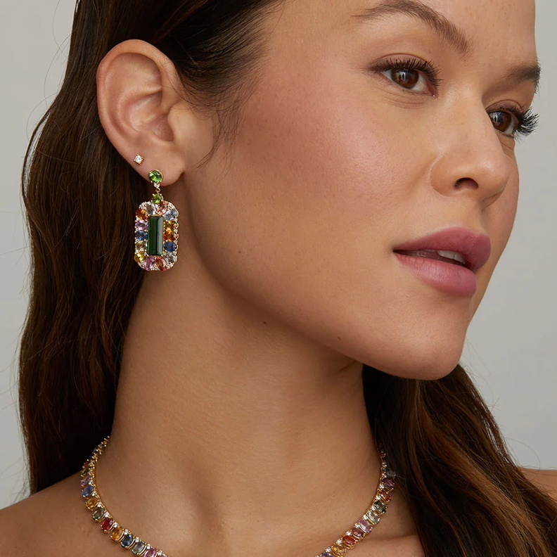 مجوهرات احجار كريمة ملونة