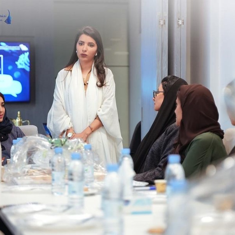 من الجلسة الحوارية الأولى للسيدات بلجنة المرأة