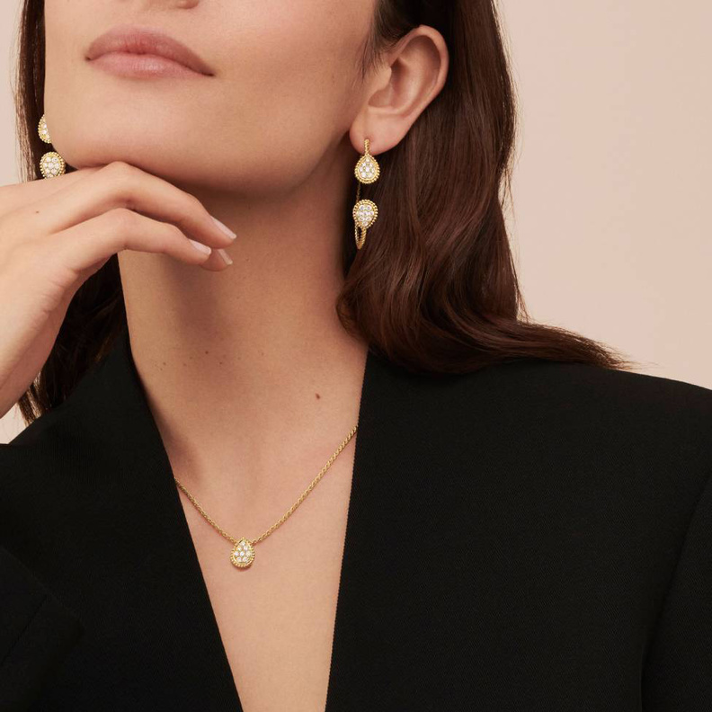 مجوهرات ذهب عالمية ناعمة لأناقتك الشتوية