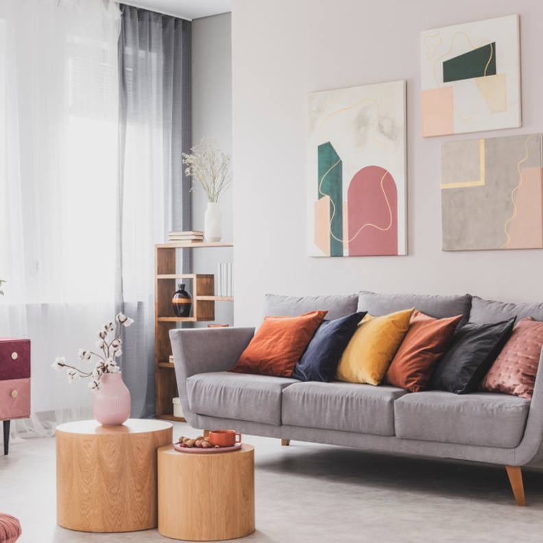 ينصح باختيار من 3 إلى 5 عناصر صغيرة أو عنصر واحد كبير الحجم