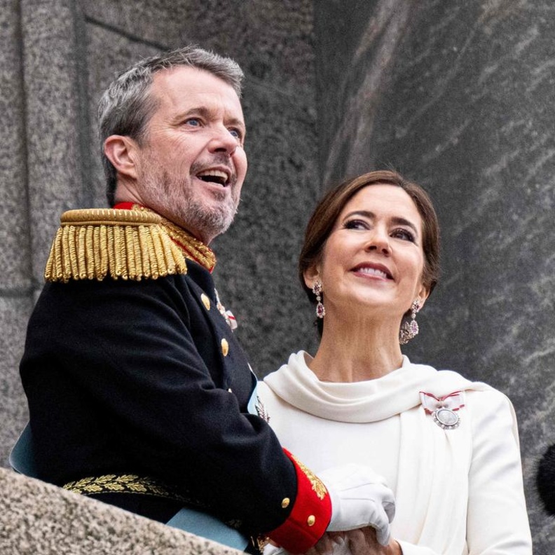 الملك فريدريك "الجوزاء" والملكة ماري "الدلو" وُلدا ليكونا معًا