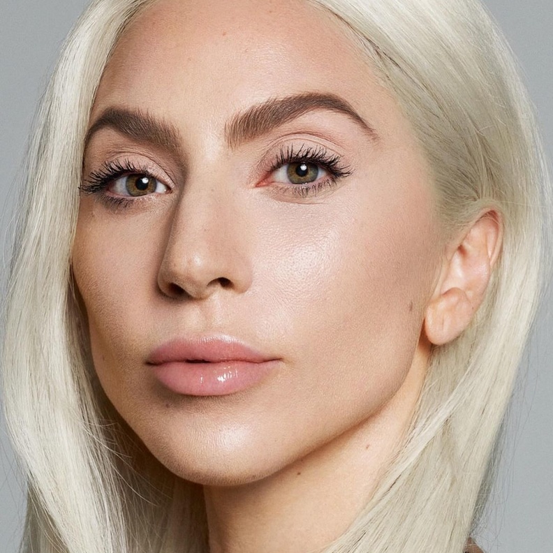 ليدي غاغا تفتح عام 2024 بإطلالات جمالية طبيعية- الصورة من حساب خبيرة التجميل Sarah Tanno على انستغرام