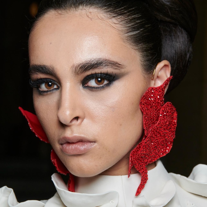 10 إتجاهات جمالية رافقت عروض الهوت كوتور في باريس العام الماضي.. إعتمديها بأفكار لا تزول