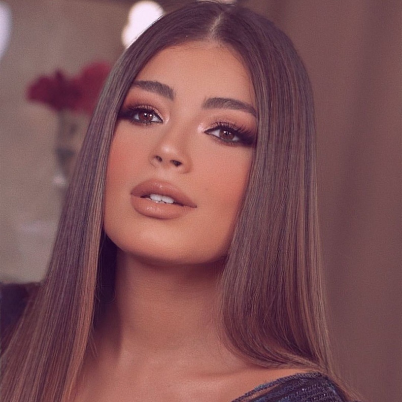 مكياج وتسريحات شعر ليلى زاهر تزامنا مع اعلان خطوبتها من هشام جمال