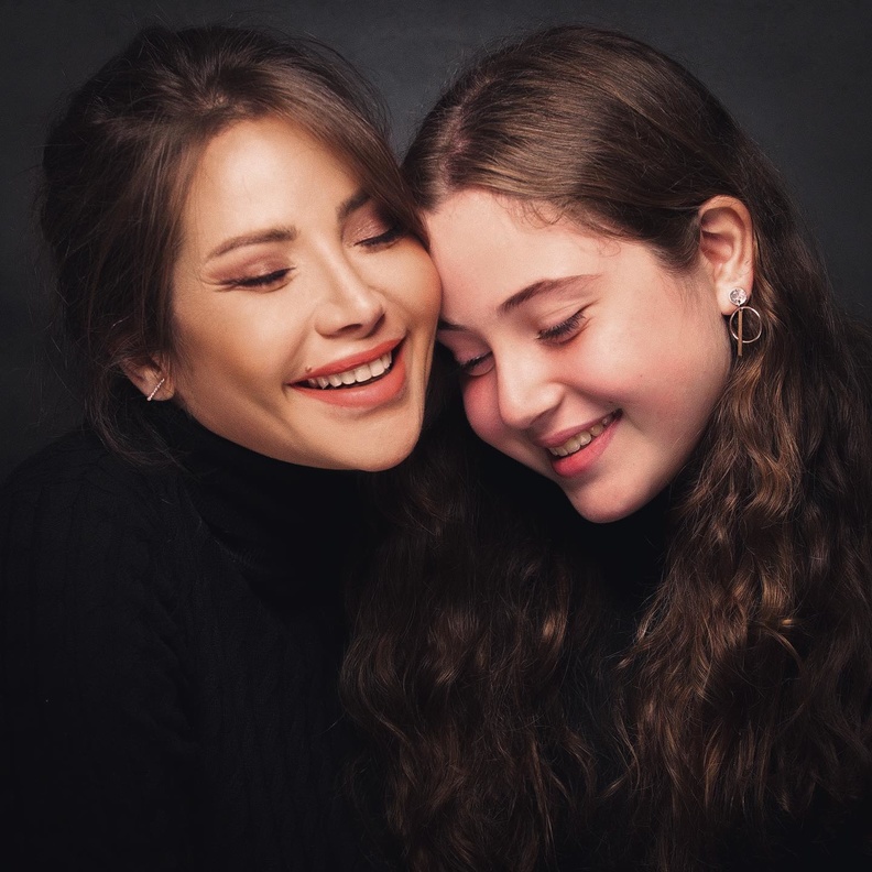 سلافة معمار وابنتها 