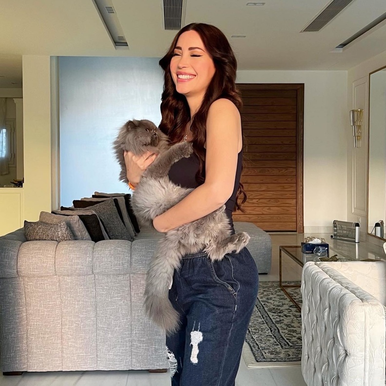 بالصور أبرز الحيوانات المفضلة للنجوم التي يبتعدون معها عن متاعب الوسط الفني ويقضون أوقاتًا مسلية