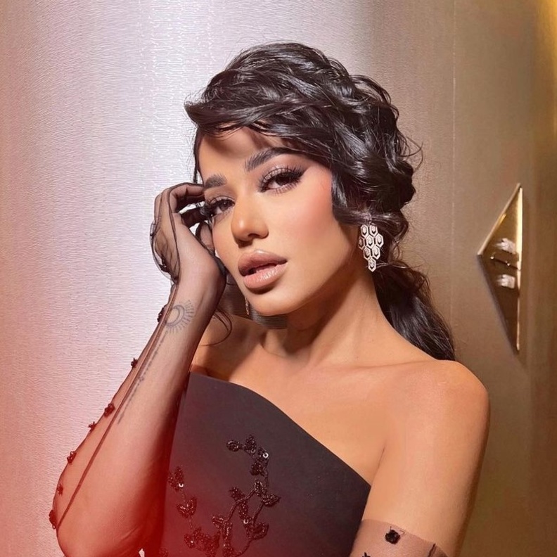 3 أساليب جمالية ترافقنا للعام 2024 للمناسبات استوحيها بالخطوات من رحمة رياض