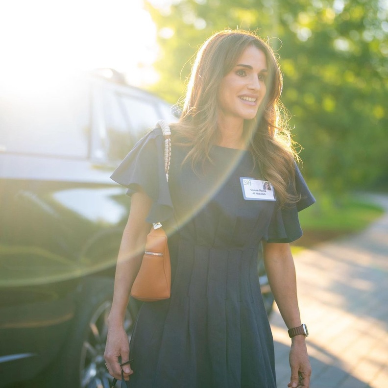 الملكة المتألقة رانيا