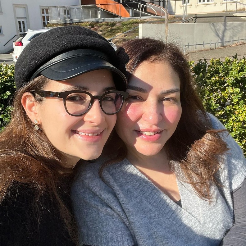 شام الذهبي وحماتها