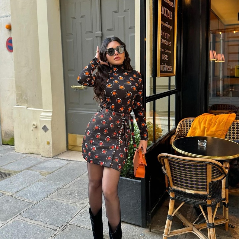 هيفاء وهبي تُبدع بتنسيقات أزيائها في شوارع باريس