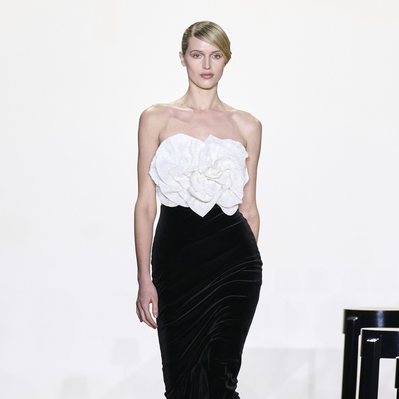 موضة التنانير المخملية خيارك الأساسي بداية عام 2024 