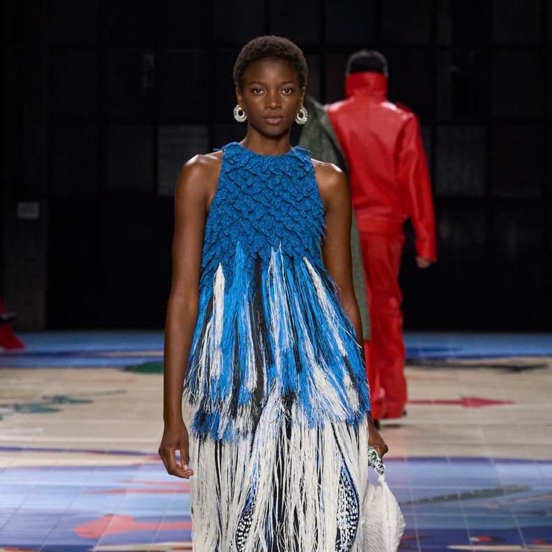 الموضة في 2024 تتمحور حول الحركة مع الهدب في طليعة اتجاهاتها