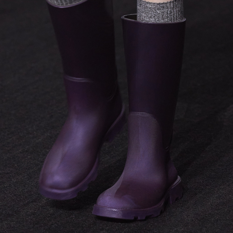 البوت المطاطي موضة شتاء 2024