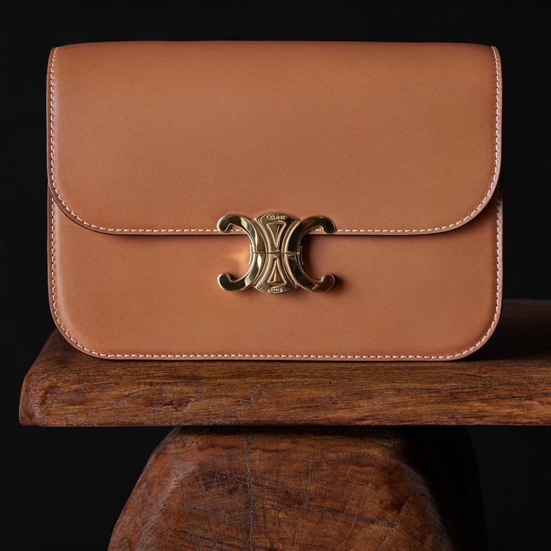 حقيبة الكتف "تريونف" TRIOMPHE من دار "سيلين"Celine  