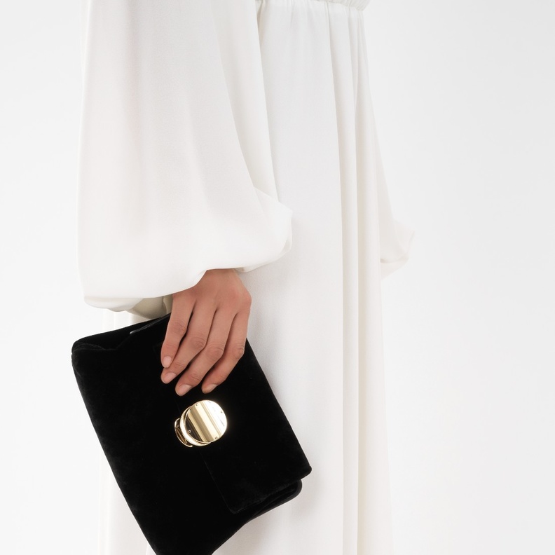 احتفال بالأناقة والأنوثة والتزام بالاستدامة والحرفية... اكتشفي مجموعة Chloé x Atelier Jolie