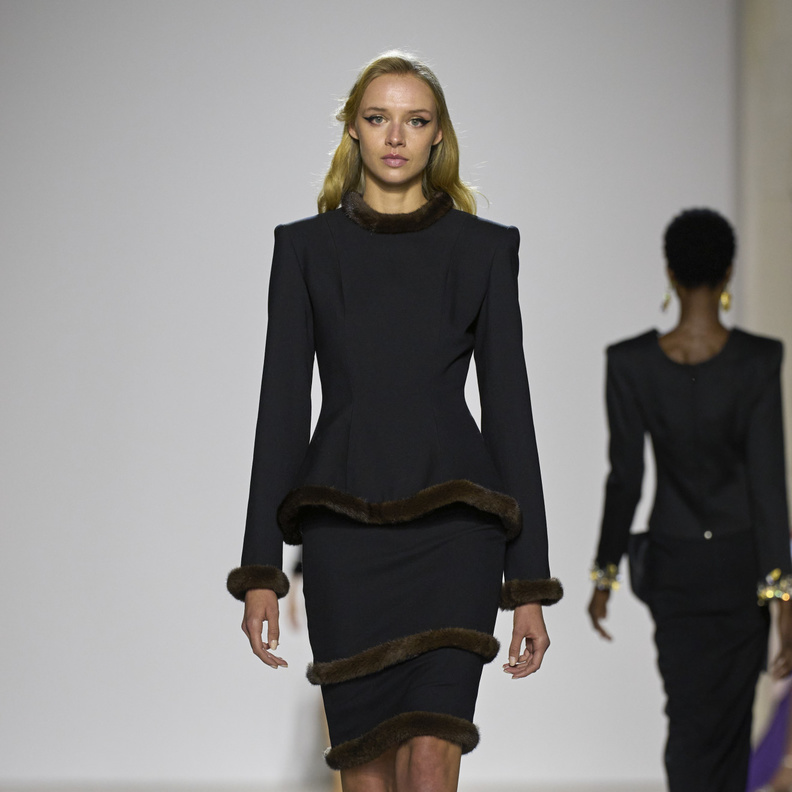 موضة الفرو المنسدلة على التنانير خيارك هذا الشتاء