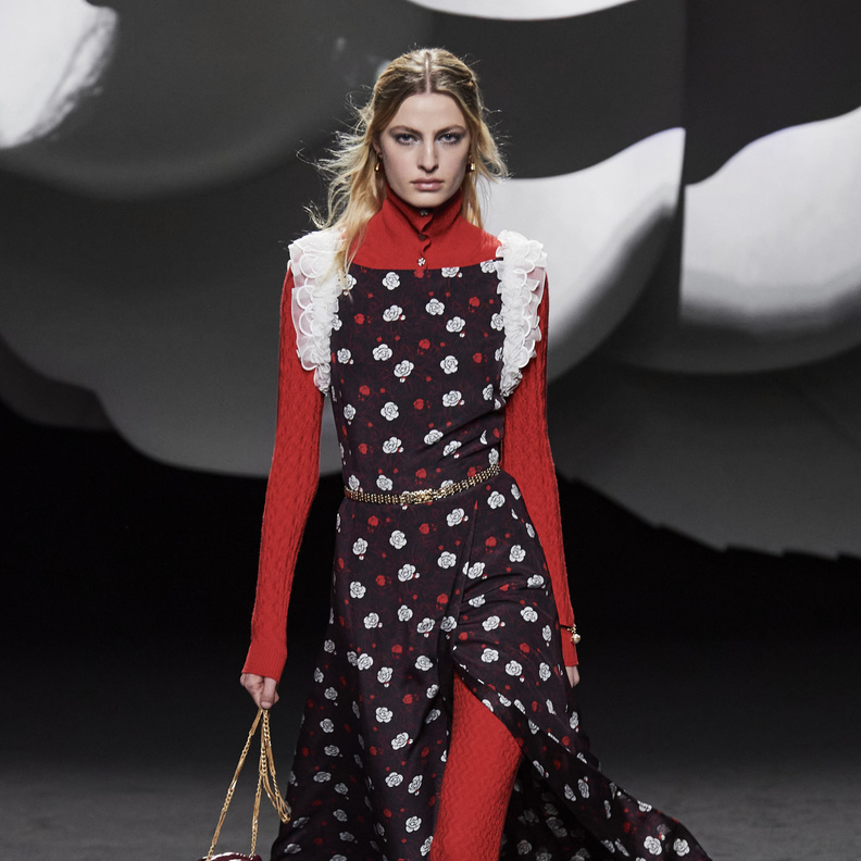 الجوارب الحمراء في كل مكان.. هل تكون خيارك القادم؟