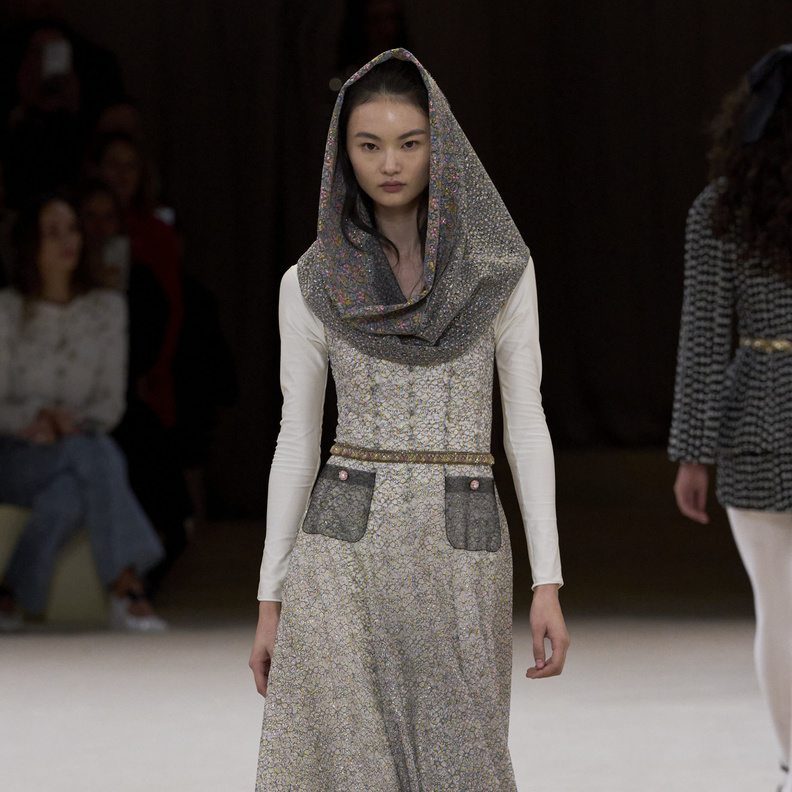 أسبوع الهوت كوتور لربيع وصيف 2024 ابتعاد عن الخيال ومقاربة للواقع 