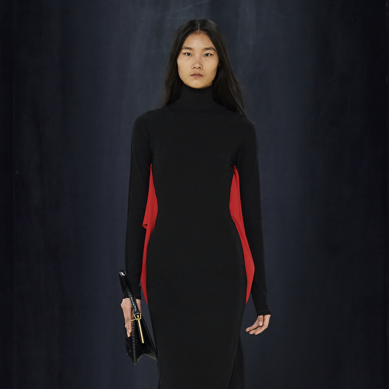 استثمري في هذا الفستان لأنه سيكون خيارك الأول لعدة مواسم وسنوات قادمة