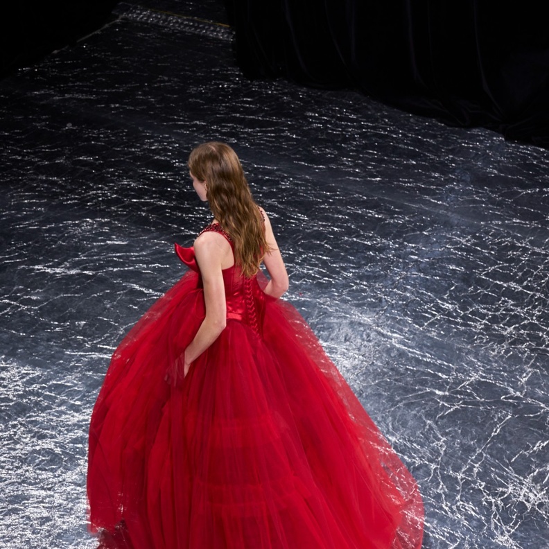 أسبوع باريس للكـوتور  ما بين التطرف والكمال الاندماج والاستعراض... حرفة الأزياء الراقية في أوج إمكانياتها