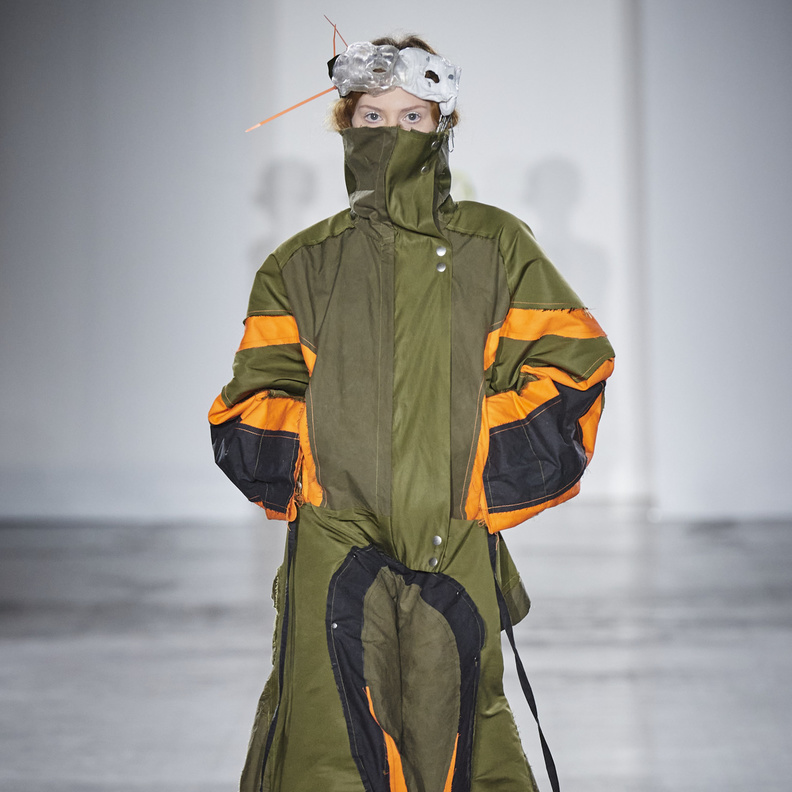 ملابس رياضة التزلج كيف تطورت مع الوقت وكيف تختاريها؟