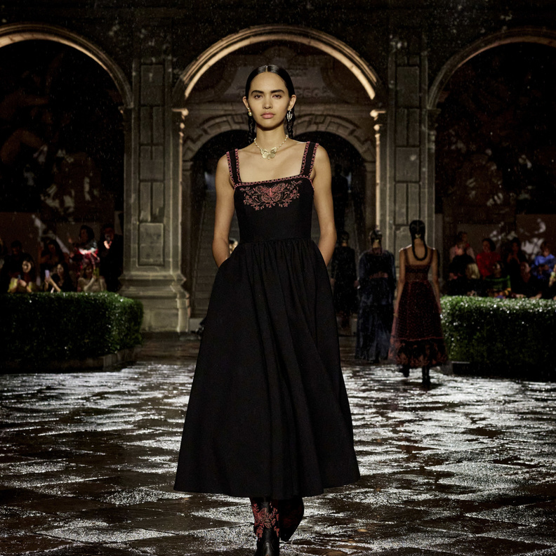 صيحات من عروض ريزورت 2024 ستزيد إطلالاتك اناقة