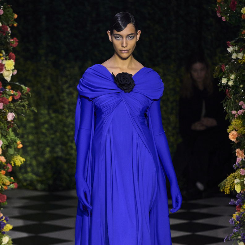 فساتين سهرة تخفي البطن والأرداف لإطلالتك في شتاء 2024