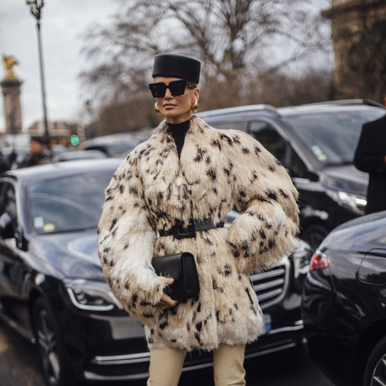 صيحات الموضة الراقية من موضة الشارع في باريس لصيف 2024