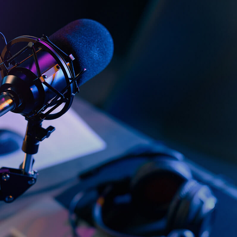 قائمة بأفضل 10 بودكاست عربية للعام 2023