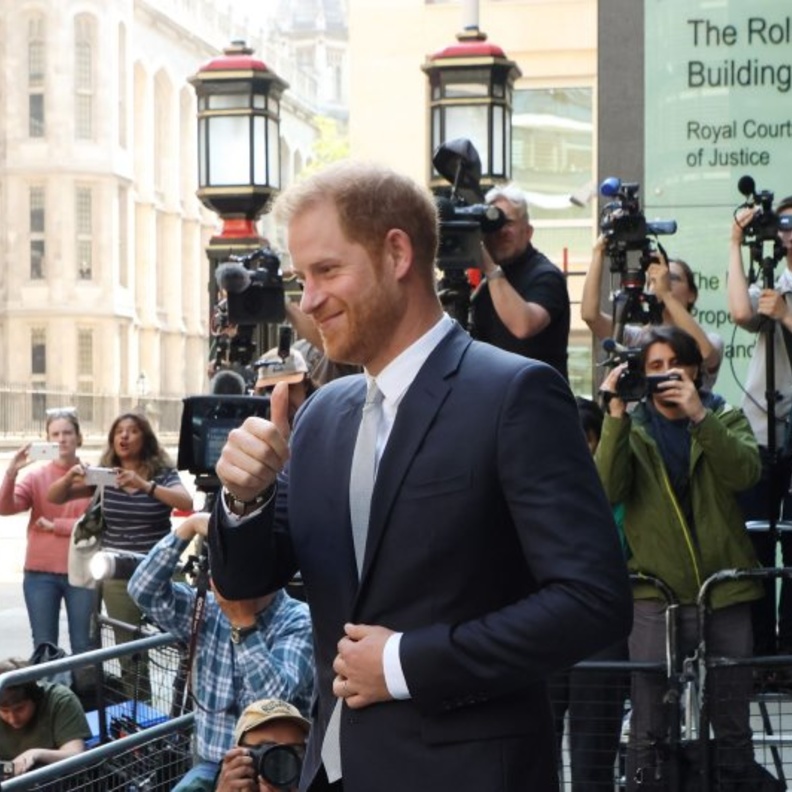 الأمير هاري يسقط دعوى قضائية ضد صحف أسوشيتد – تفاصيل