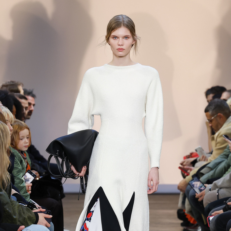 إبدئي عامك الجديد بفساتين تجعل إطلالتك استثنائية