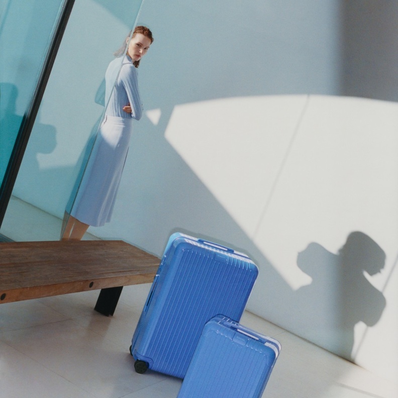 RIMOWA تطرح لون SEA BLUE الجديد المستوحى من طاقة البحر المنعشة لتزهو به مجموعة ESSENTIAL