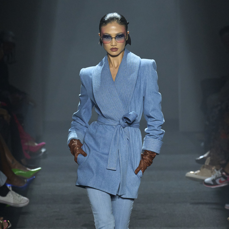 موضة الجاكيتات الزرقاء الفاتحة في الشنتاء