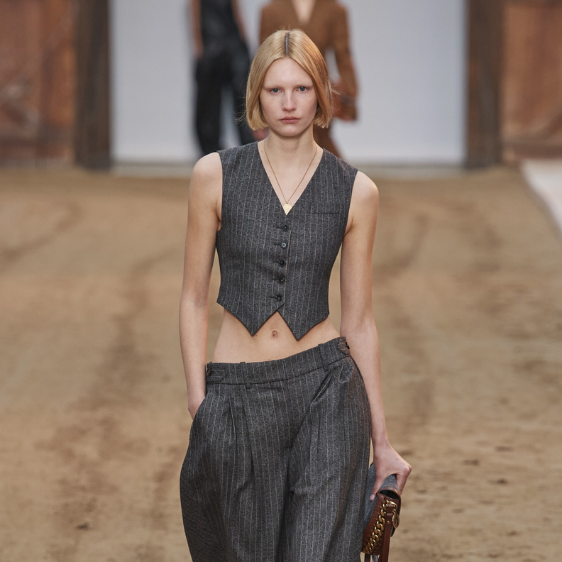 "الجيليه" سترة بسيطة من دون أكمام لكن تأثيرها كبير في شتاء 2024 