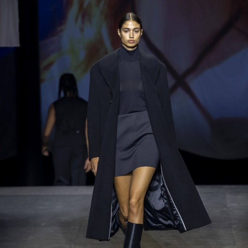 إطلالة من Cos خريف وشتاء 2022