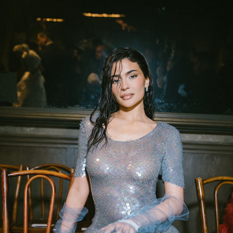 كايلي جينر تستحوذ على أسبوع الموضة للهوت كوتور لكن هل تتناسب صورتها مع دور الأزياء العريقة؟