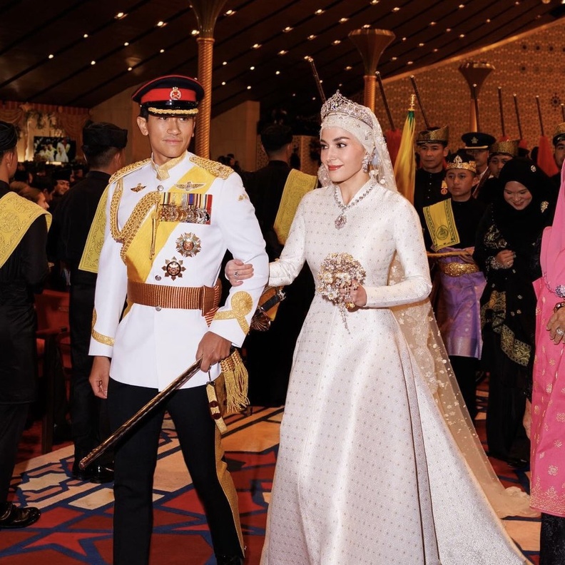 كل ما يهمك معرفته عن زفاف سلطان بروناي: من باقة الزفاف الماسية إلى عادات السلطنة ذات الثروات الهائلة