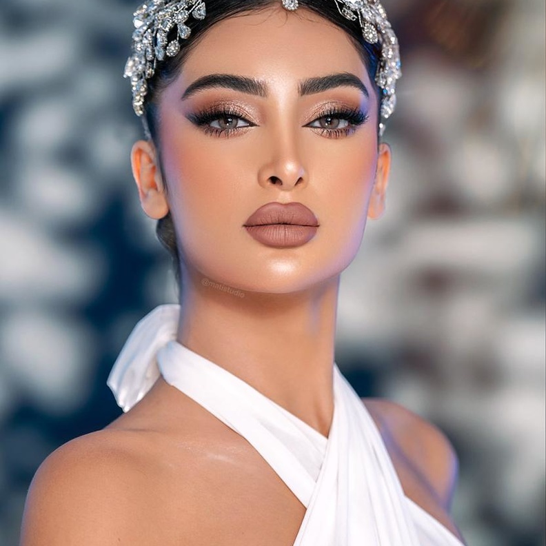 من تسريحات الخبيرة في تصفيف الشعر خلود الصالح